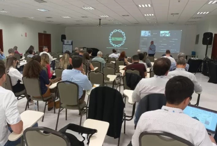 Simpósio FACTA sobre Salmonella avalia impactos da contaminação em frigoríficos e granjas e destaca manejos para evitá-la