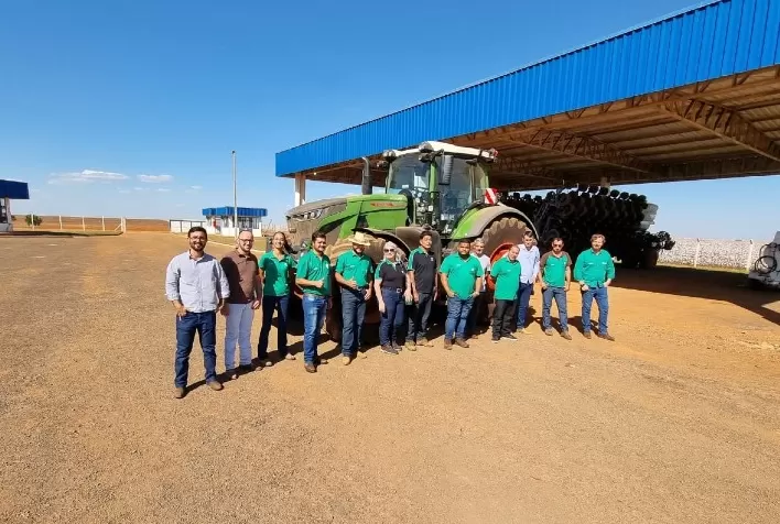 Instrutores do Senar-MT recebem capacitação da Fendt