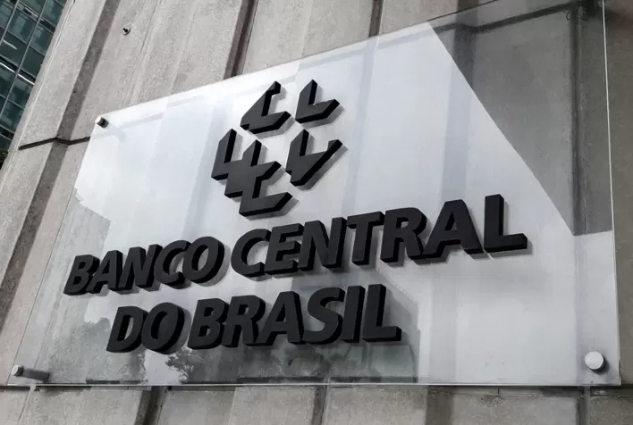 Aumento do gasto público e incerteza para 2023 podem elevar prêmio de risco e inflação, diz BC