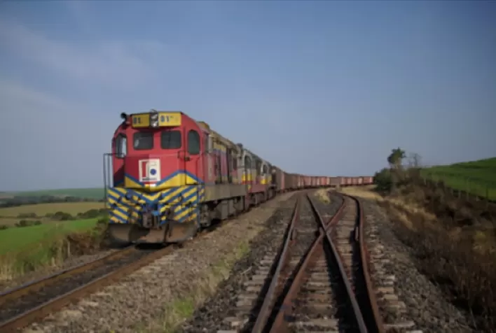 O trem só anda se estiver nos trilhos - Por: Laercio Oliveira e Marcelo Menezes