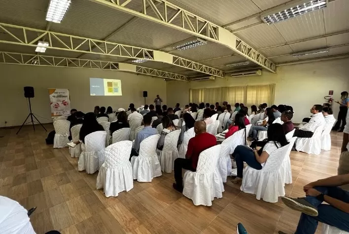 Kemin fala sobre potencialização de absorção de nutrientes em curso de sanidade avícola