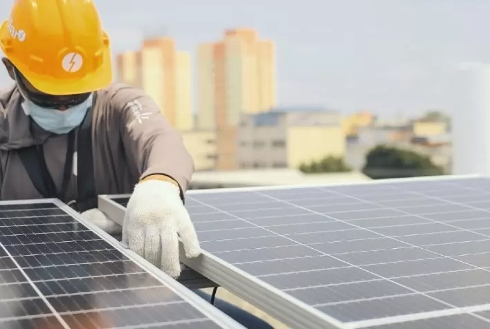 Brasil registra R$ 6,3 bilhões de investimentos em energia solar nos telhados nos últimos 20 dias, segundo Portal Solar