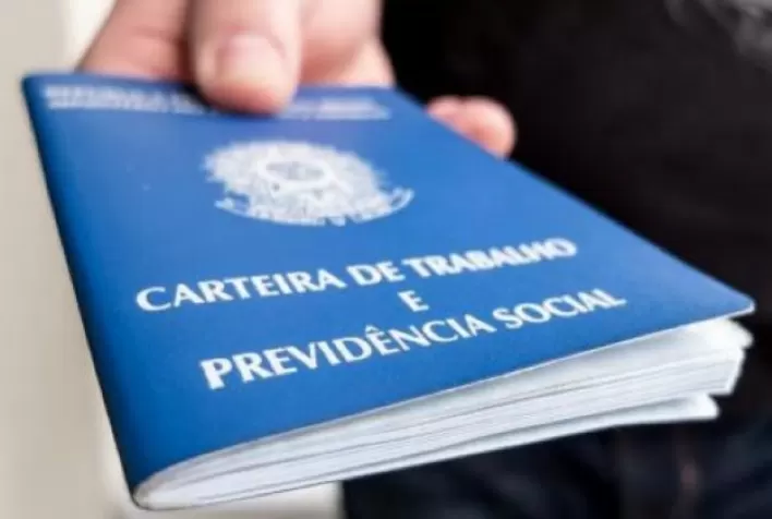 IBGE: desemprego segue em queda e chega a 8,3% em outubro
