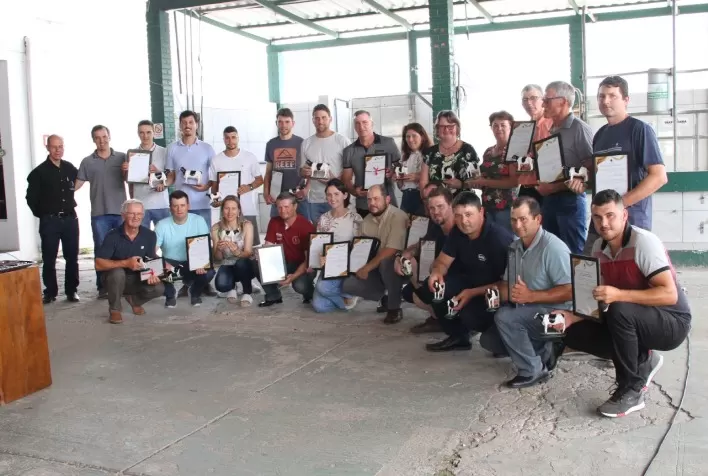 Gadolando homenageia criadores e parceiros em evento de celebração à raça Holandesa
