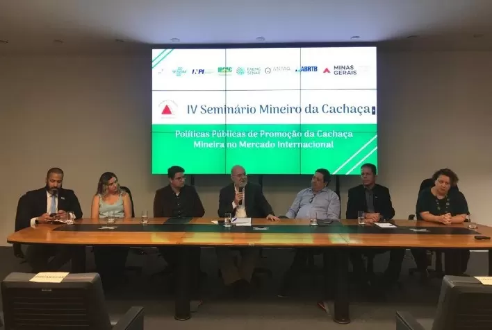 IV Seminário Mineiro da Cachaça debate a valorização e a inserção da bebida no mercado externo