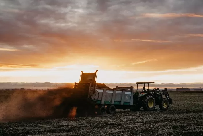 Sustentabilidade e eficiência: distribuidor de esterco auxilia produtores rurais na produtividade das fazendas