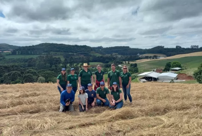 INOVAÇÃO NO CAMPO: Alunos do Curso Técnico em Agronegócio do polo do Senar/SC Joaçaba visitam propriedade rural da região