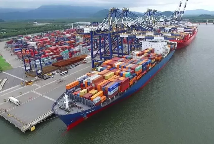 Porto de Santos fecha 2022 com recorde histórico na movimentação de cargas