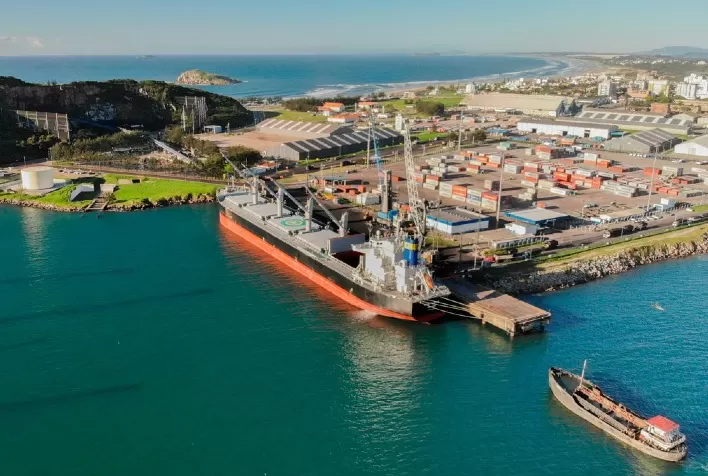 Portos e Navios
