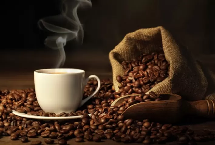 Cotação do café inicia a sessão desta 2ª feira em campo misto na Bolsa de Londres