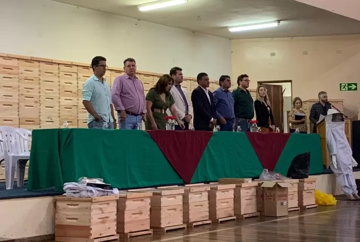 Secretaria de Agricultura participa da entrega de 90 kits de apicultura no Sul de Minas