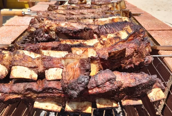 Carne de búfalo faz sucesso no maior churrasco do mundo