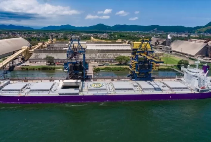 Wilson Sons atende o maior navio de fertilizantes já atracado no Porto de Santos