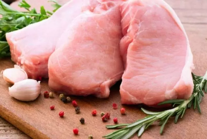Migração da carne bovina para a suína favoreceu os consumidores em 2022