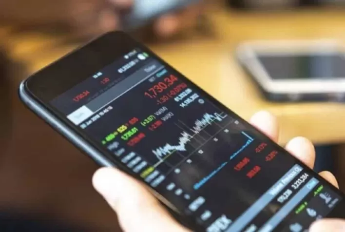 Ibovespa mostra cautela na abertura antes de dados norte-americanos