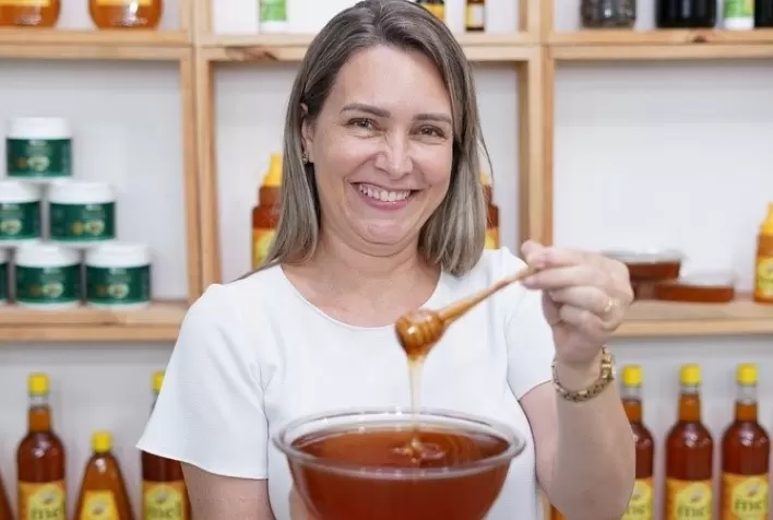 Dia da Mulher: levantamento aponta crescimento de 100% das mulheres na apicultura