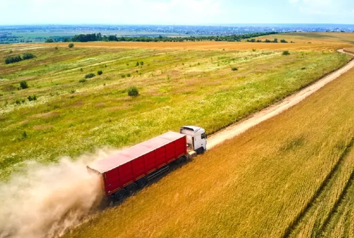 Escoamento da safra via rodovias: como impulsiona o agronegócio e o mercado de consórcio