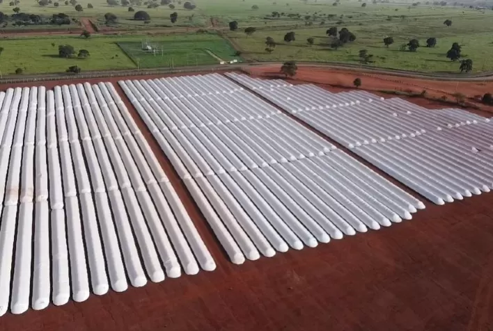Frente ao histórico déficit de armazenamento de grãos no Brasil, silos-bolsa são opção para produtores
