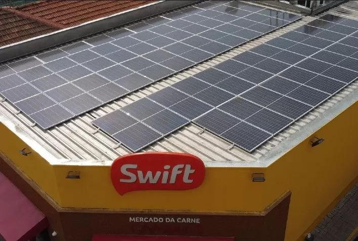 Swift chega a 100 lojas com geração de energia solar nos telhados