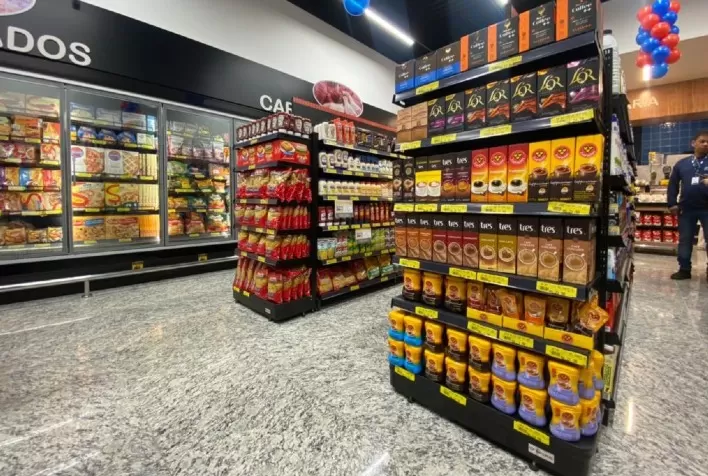 Brasileiro paga cada vez mais caro no café nos supermercados e atacarejos,