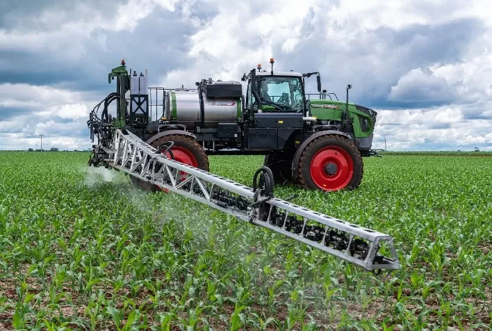 Na Bahia Farm Show, Fendt apresenta trator de esteira que traz alta performance para solos arenosos