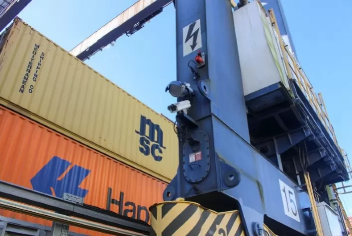 Com meta de neutralizar emissões de carbono até 2040, DP World dá início à eletrificação de equipamentos no Brasil