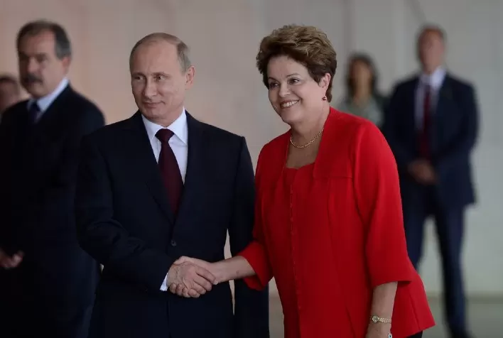 Dilma fecha com Putin contra Dólar
