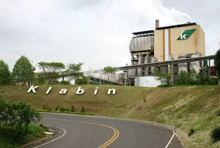 Klabin tem lucro estável no 2º tri, mas vendas recuam