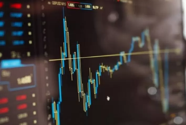 Ações chinesas sobem com medidas de apoio, mas saem de máximas por preocupações econômicas