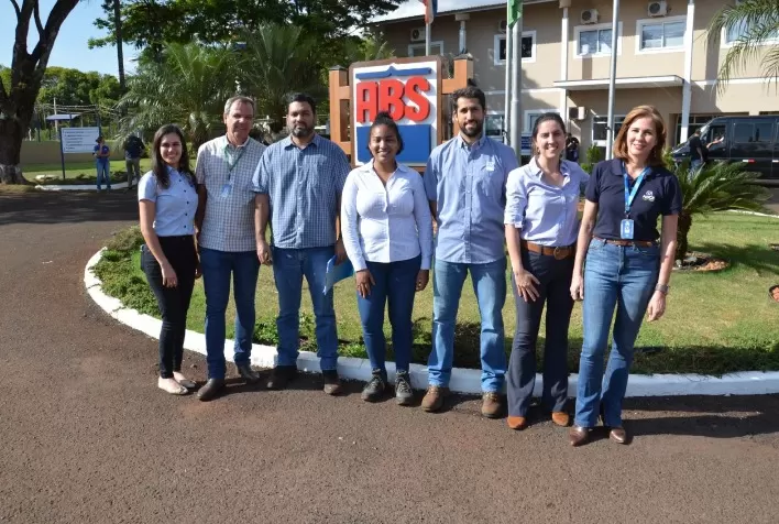 Representantes do MIDA, do Panamá, visitam o Brasil para renovar habilitação para importação de sêmen e embriões
