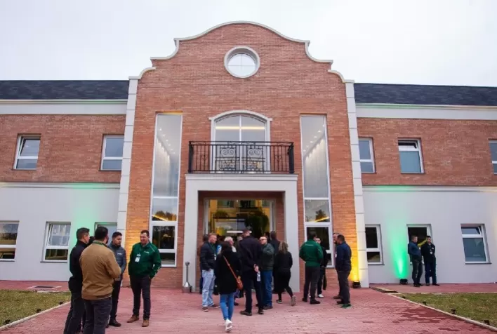Bouwman inaugura Centro de Treinamento no maior encontro do setor forrageiro da América Latina