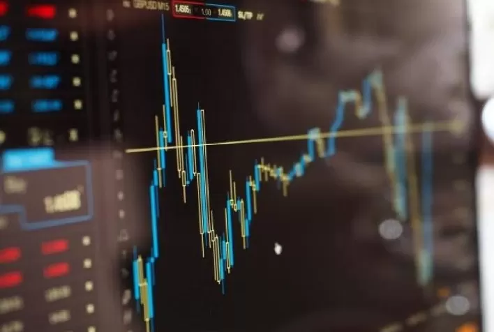 Ações europeias avançam com divulgação de balanços, mas registram queda mensal