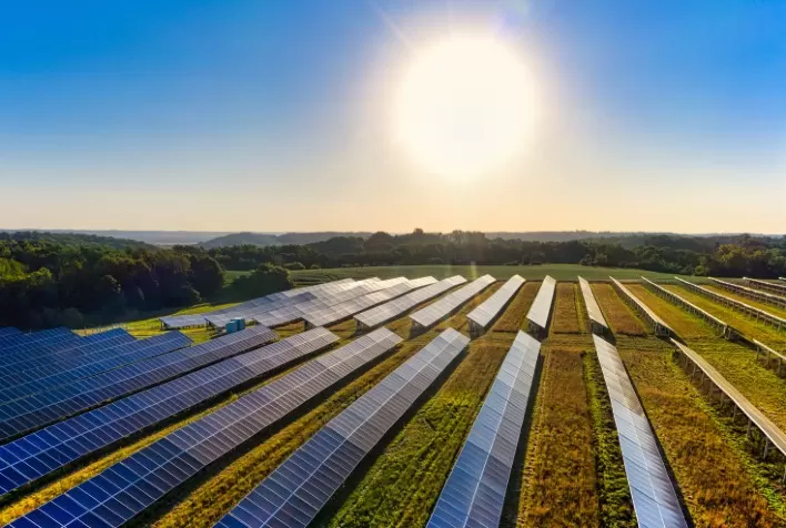 Fonte solar fotovoltaica atende 19,2% do consumo de energia no momento crítico de alta demanda com onda de calor