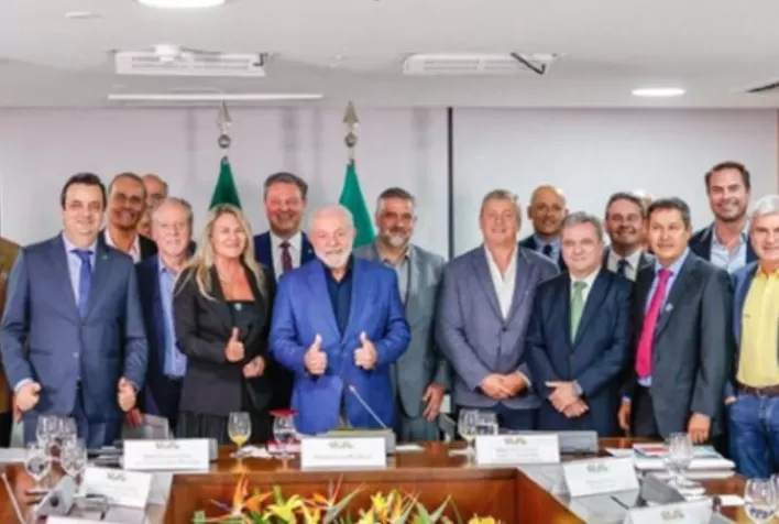 Ministro Carlos Fávaro reúne setor pecuário para apresentar resultados ao presidente Lula