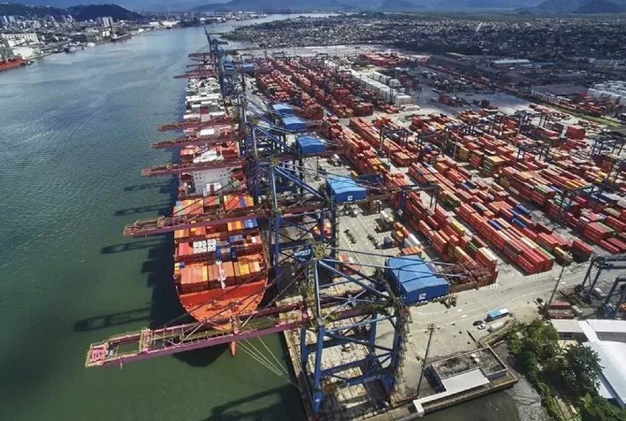 Desempenho histórico: Porto de Santos alcança recorde em 2023 impulsionado por soja e açúcar