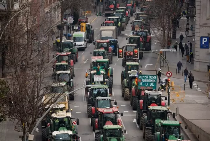 Agricultores espanhóis bloqueiam vias e ampliam protestos na Europa