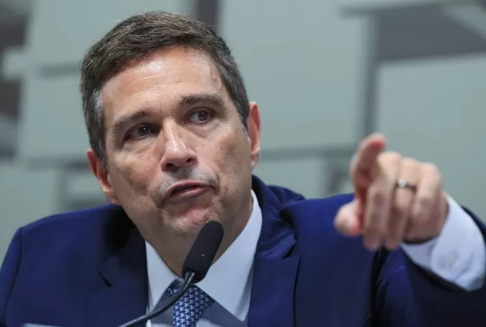 Campos Neto alerta que convergência para meta depende de queda de inflação de serviços