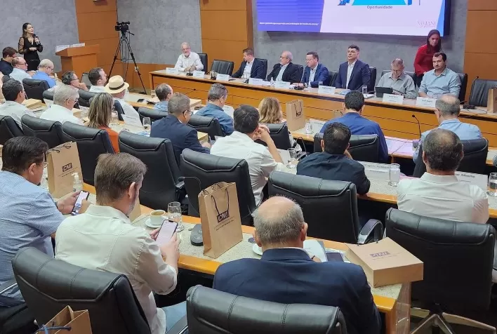 Setor de base florestal pede apoio da CNI para vencer burocracia nas exportações