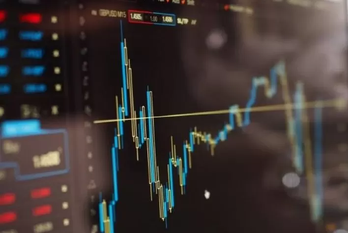 Bolsa de Valores de São Paulo abre a semana com incertezas diante de cenário global diverso