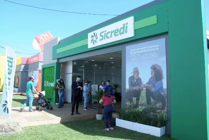 Em sua participação na Tecnoshow Comigo 2024, Sicredi investe no fomento do agro