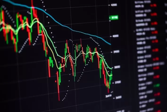 Ibovespa abre em queda com foco nos balanços nos EUA e decisão judicial envolvendo Petrobras