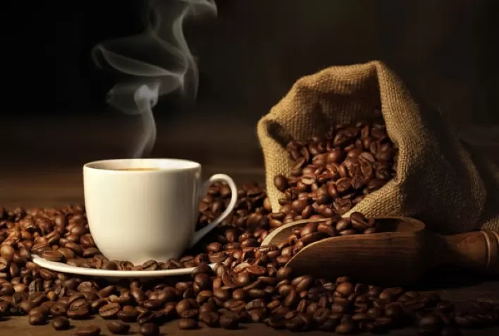 Mercado de café ajusta preços em NY e Londres, mas foco continua na oferta global