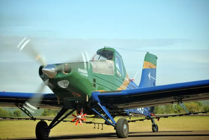 Koppert e Embraer unem forças para certificar pulverização aérea de biodefensivos no Brasil