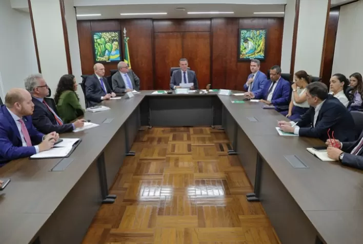 Enchentes no Rio Grande do Sul: MAPA e Farsul discutem medidas emergenciais para a agropecuária gaúcha