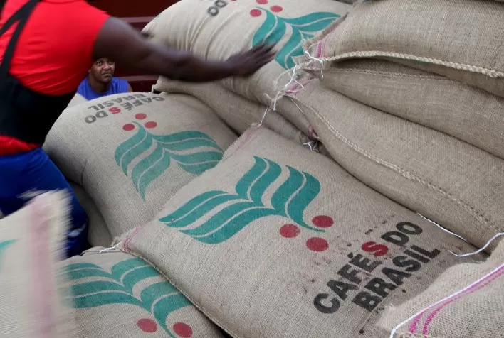 Brasil exporta recorde de 4,2 milhões de sacas de café em abril