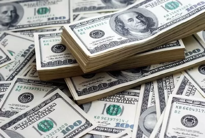 Dólar sobe com Notícias da Petrobras, mas Desacelera após Dados de Inflação dos EUA
