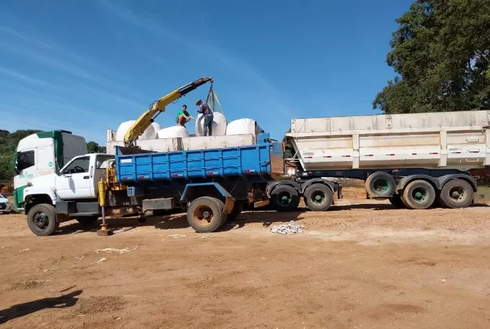 Produtores de leite gaúchos atingidos por chuvas recebem alimentação para animais