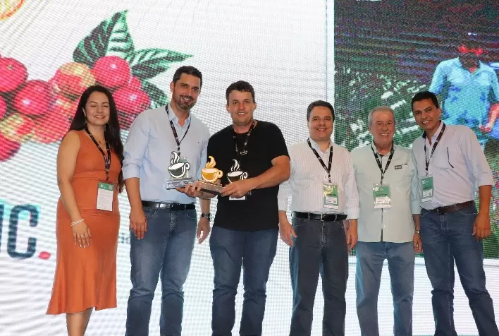 Café de Simonésia Conquista o Mundo com Qualidade Excepcional