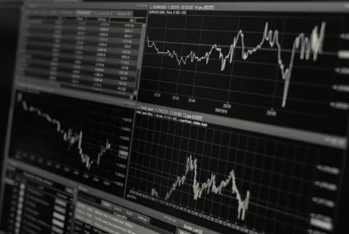 Ibovespa Abre em Queda em Meio a Preocupações Fiscais