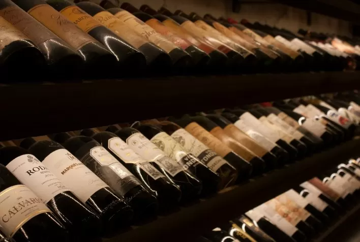 Portugal Enfrenta Desafios no Escoamento de Vinho